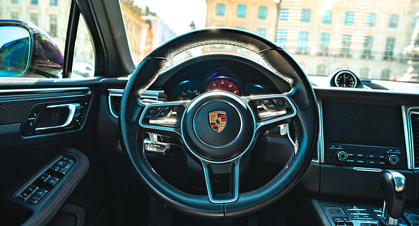 location-PORSCHE-Paris-roadstr