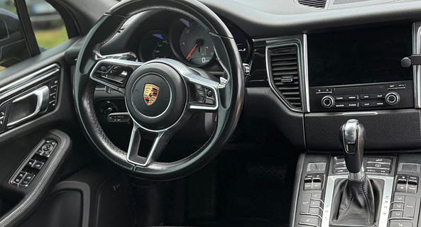location-PORSCHE-Zonza-roadstr