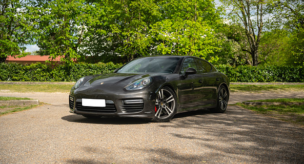 location-PORSCHE-Courbevoie-roadstr