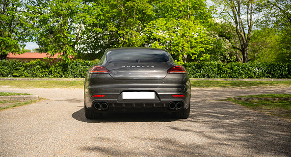 location-PORSCHE-Courbevoie-roadstr