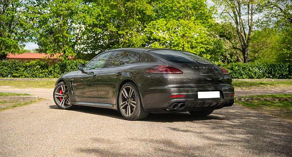 location-PORSCHE-Courbevoie-roadstr