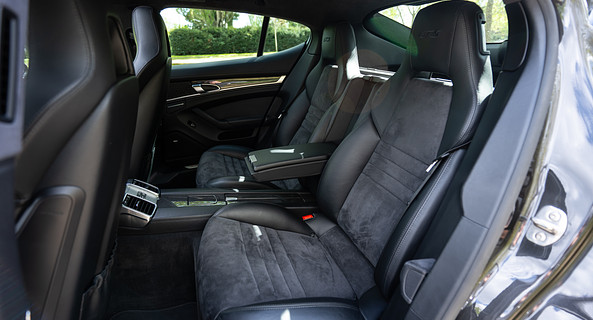 location-PORSCHE-Courbevoie-roadstr
