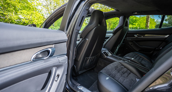 location-PORSCHE-Courbevoie-roadstr