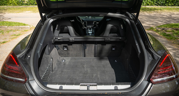 location-PORSCHE-Courbevoie-roadstr