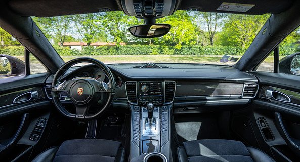 location-PORSCHE-Courbevoie-roadstr