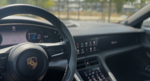 location-PORSCHE-Alixan-roadstr