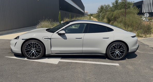 location-PORSCHE-Alixan-roadstr