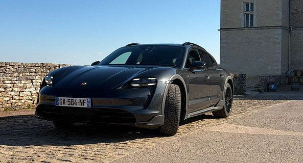 location-PORSCHE-Chevigny-Saint-Sauveur-roadstr