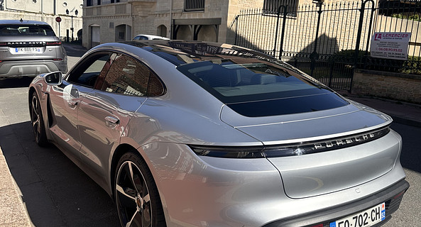 location-PORSCHE-Paris-roadstr