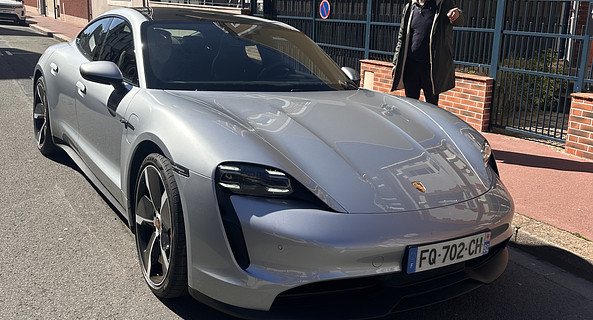 location-PORSCHE-Paris-roadstr