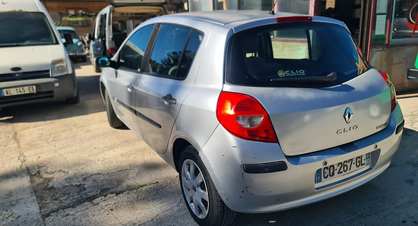 location-RENAULT-Hyères-roadstr
