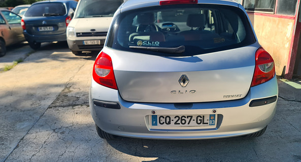 location-RENAULT-Hyères-roadstr