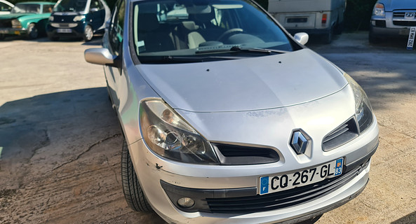 location-RENAULT-Hyères-roadstr