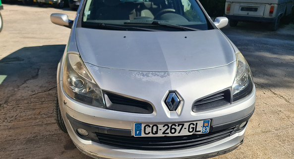 location-RENAULT-Hyères-roadstr