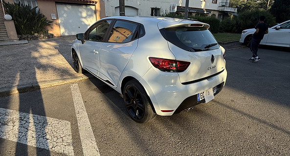 location-RENAULT-Vallauris-roadstr