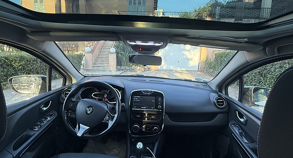 location-RENAULT-Vallauris-roadstr