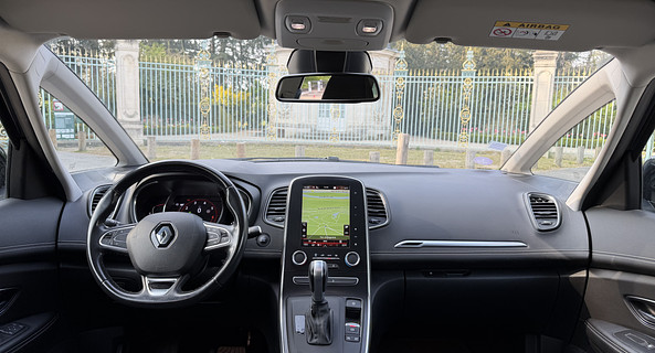 location-RENAULT-Paris-roadstr