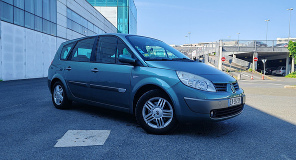 location-RENAULT-Saint-Denis-roadstr