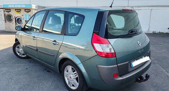 location-RENAULT-Saint-Denis-roadstr