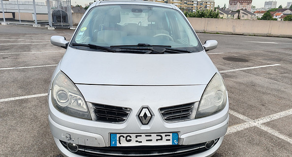 location-RENAULT-Saint-Denis-roadstr
