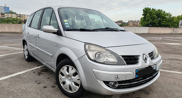 location-RENAULT-Saint-Denis-roadstr