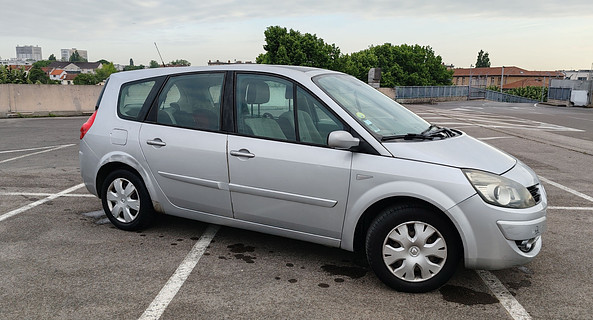 location-RENAULT-Saint-Denis-roadstr