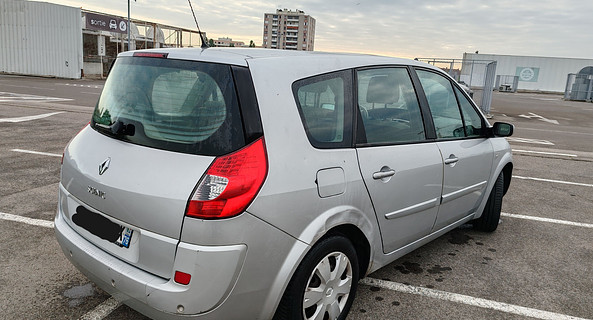location-RENAULT-Saint-Denis-roadstr