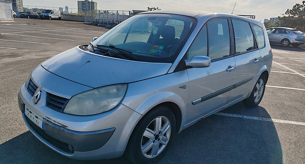 location-RENAULT-Saint-Denis-roadstr