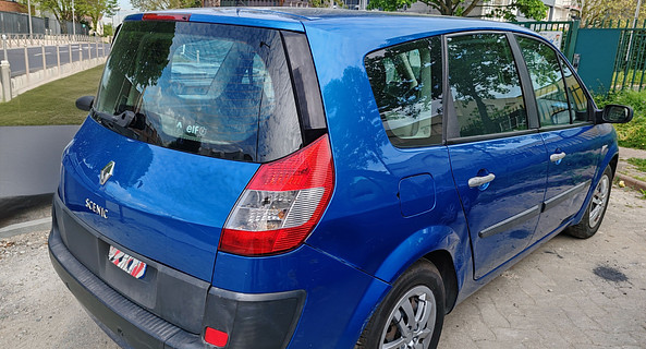 location-RENAULT-Saint-Denis-roadstr