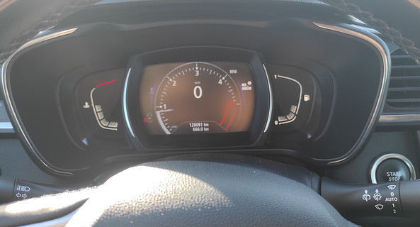 location-RENAULT-Miniac-Morvan-roadstr