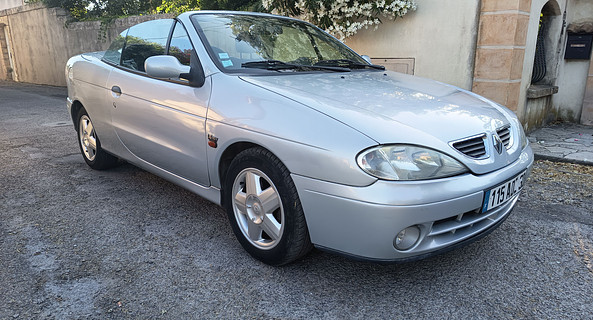 location-RENAULT-Aimargues-roadstr