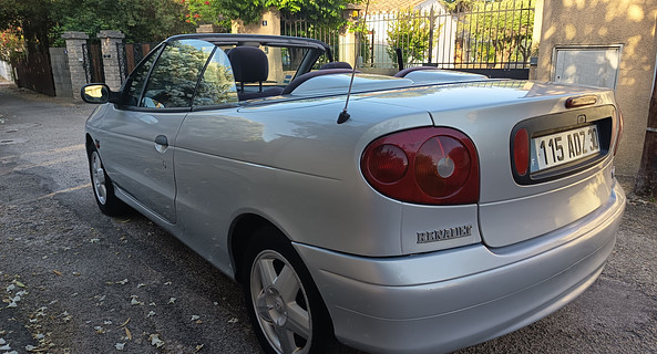location-RENAULT-Aimargues-roadstr