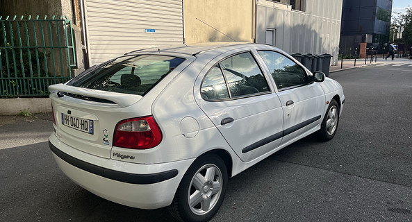 location-RENAULT-Clichy-roadstr