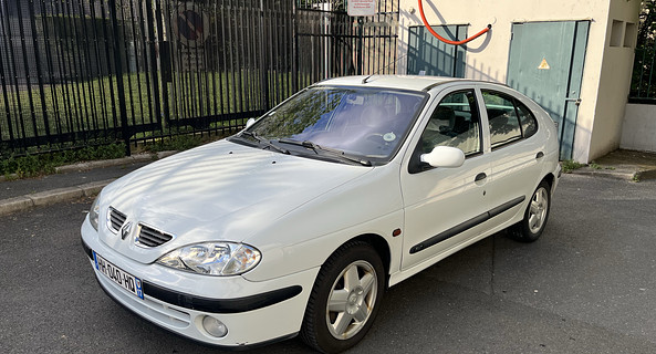 location-RENAULT-Clichy-roadstr