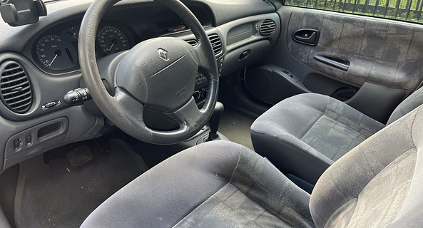 location-RENAULT-Clichy-roadstr