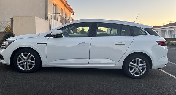 location-RENAULT-Saint-Christophe-du-Bois-roadstr