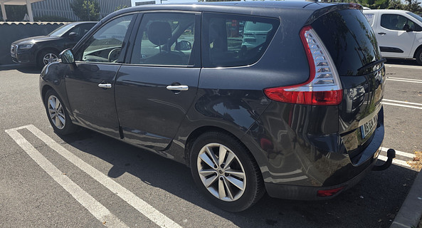 location-RENAULT-Cannes-roadstr