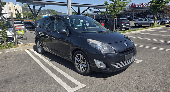 location-RENAULT-Cannes-roadstr