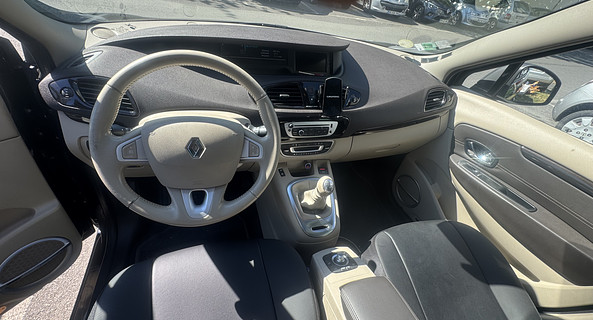 location-RENAULT-Les Lilas-roadstr