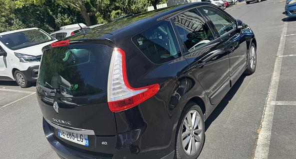 location-RENAULT-Les Lilas-roadstr