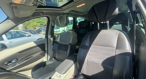 location-RENAULT-Les Lilas-roadstr
