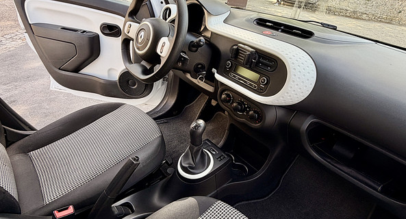 location-RENAULT-Angers-roadstr