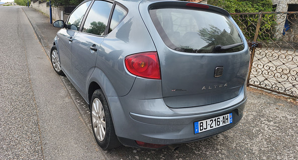 location-SEAT-Cuges-les-Pins-roadstr