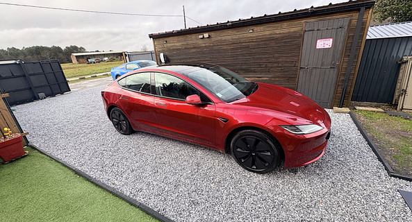 location-TESLA-Saint-Jean-d'Illac-roadstr