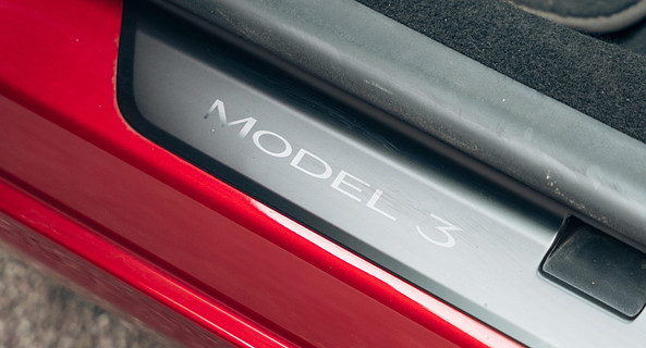 location-TESLA-Nice-roadstr
