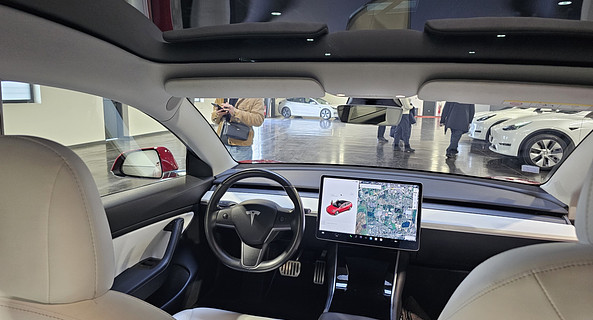 location-TESLA-Saint-Pryvé-Saint-Mesmin-roadstr