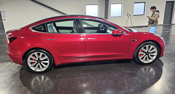 location-TESLA-Saint-Pryvé-Saint-Mesmin-roadstr