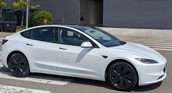 location-TESLA-Levallois-Perret-roadstr