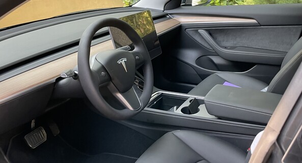 location-TESLA-Saint-Estève-roadstr