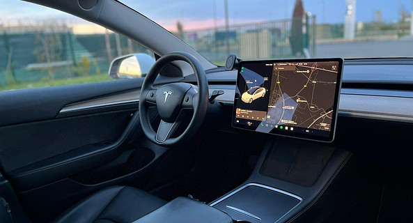 location-TESLA-Paris-roadstr